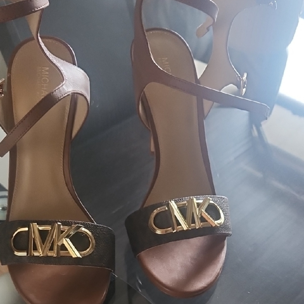 Michael Kors Gold Brown Sandals with Elegant Accents